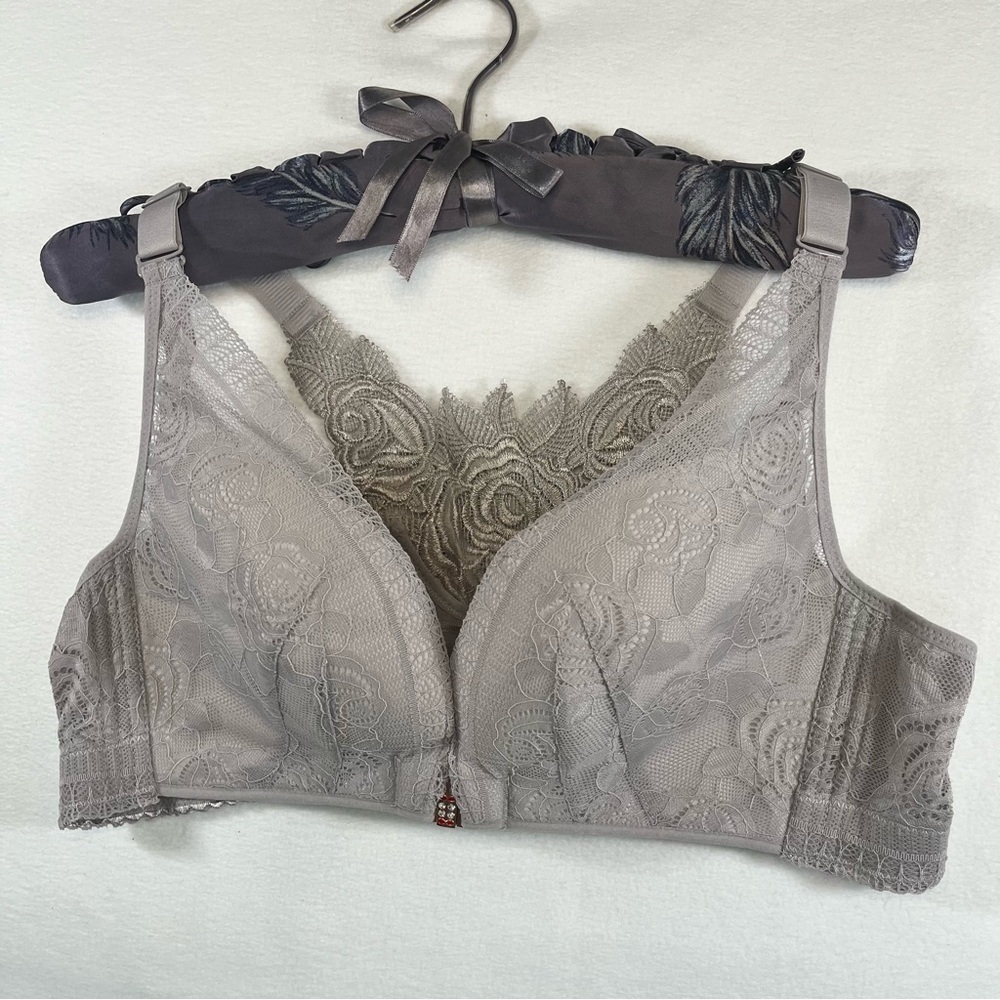NWOT Floral Secrets Bra Elegant Lace Front-Closure Comfort Gray Bralette Sz 46C